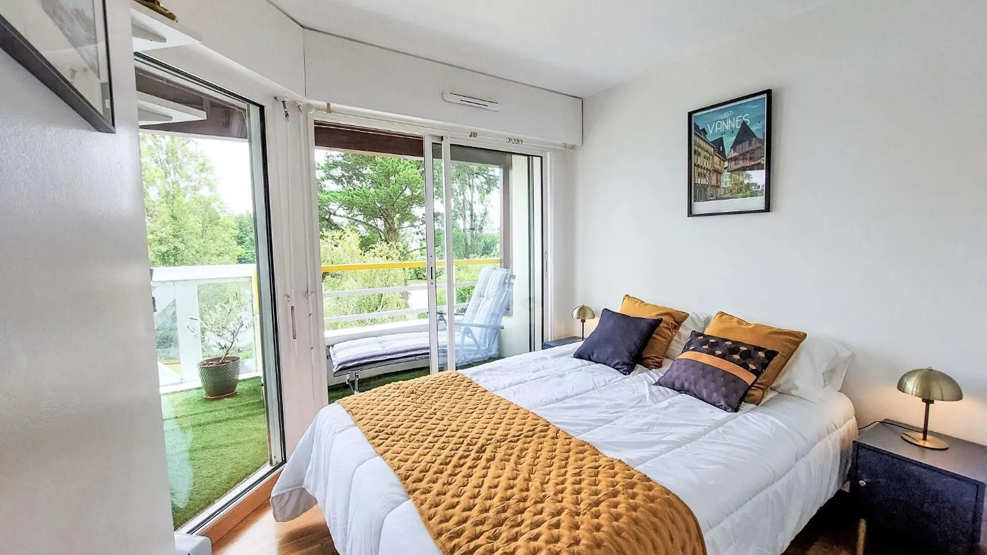Apartment Calme Et Vue Sur L'Etang Au Duc By Interhome Vannes