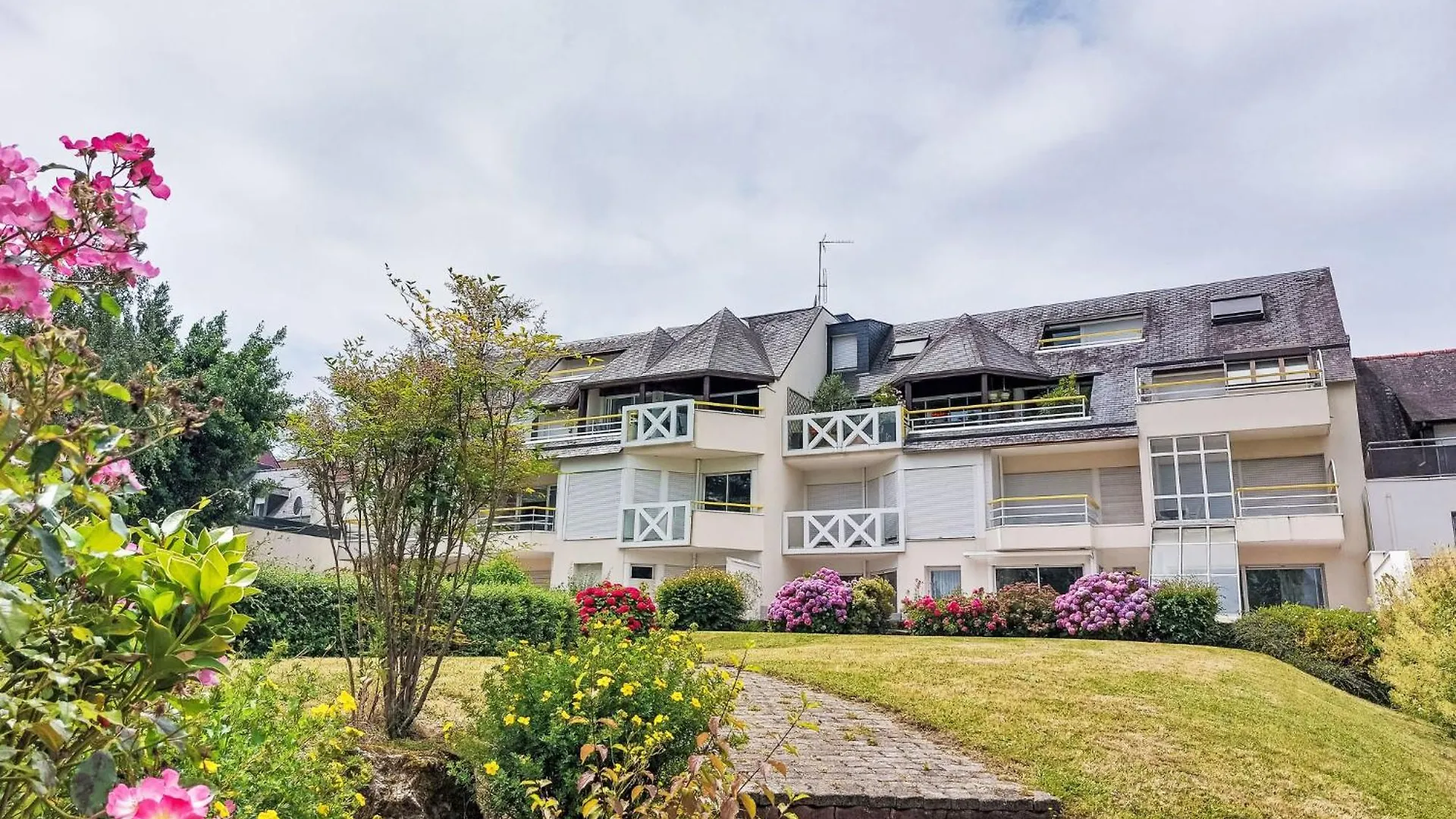 Apartment Calme Et Vue Sur L'Etang Au Duc By Interhome Vannes