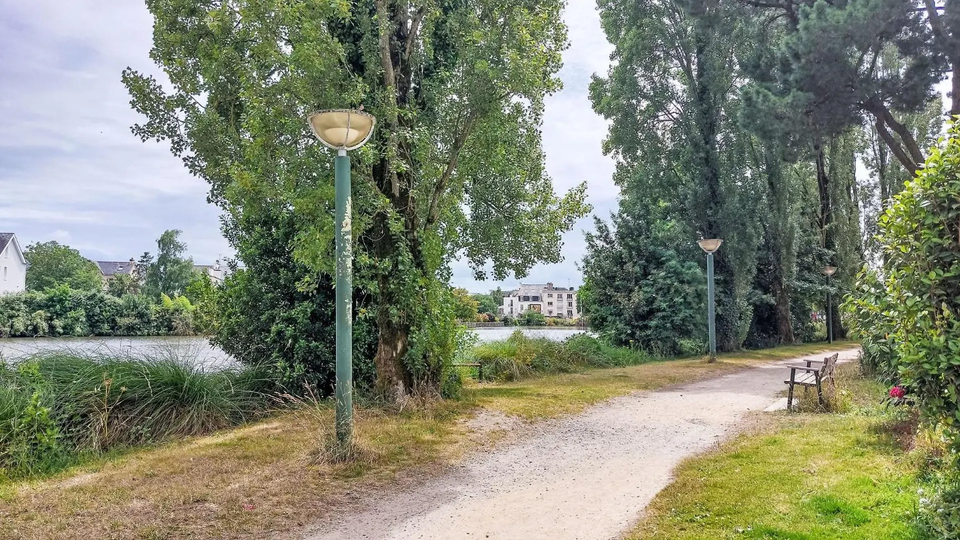 Apartment Calme Et Vue Sur L'Etang Au Duc By Interhome Vannes