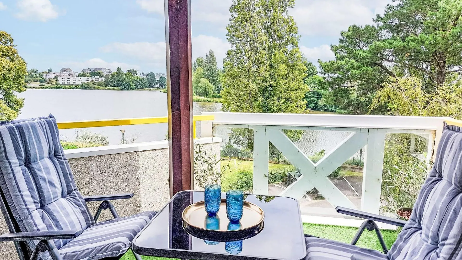 Apartment Calme Et Vue Sur L'Etang Au Duc By Interhome Vannes